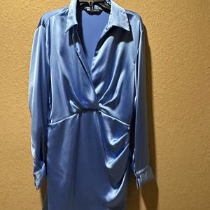 This a beautiful and gorgeous dress the picture doesn’t do justice!!